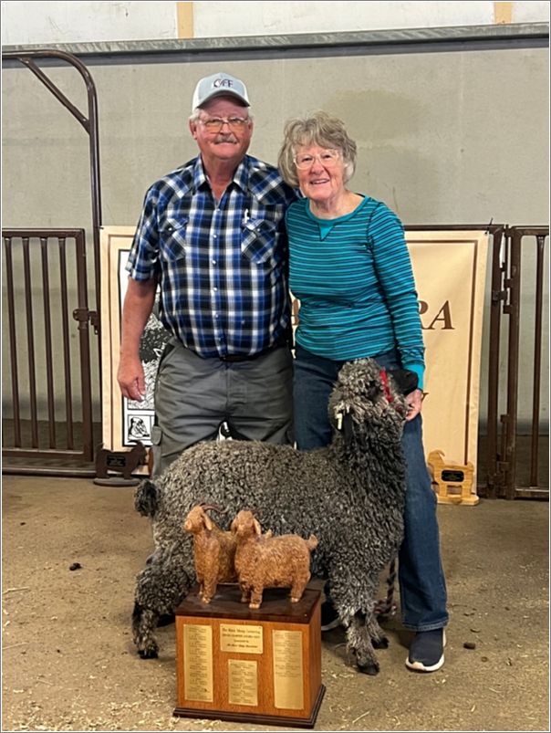 Judge Scott Culver and Carol Ronan with Enfume, the Grand Champion. Photo: Sharon Chestnutt.